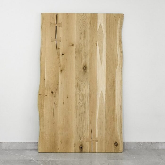 Bordsskiva-Rustwood-Obehandlad11.jpg Ljusa träplankor med rustik design.