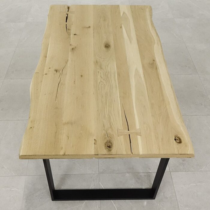 Bordsskiva-Rustwood-Obehandlad9.jpg Träbord med metallben på stengolv.