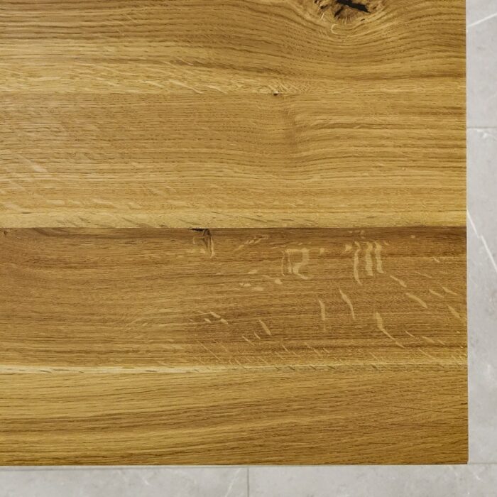 Bordsskiva-Strong-1-Grundoljad-7.jpg Närbild av träskiva med trästruktur