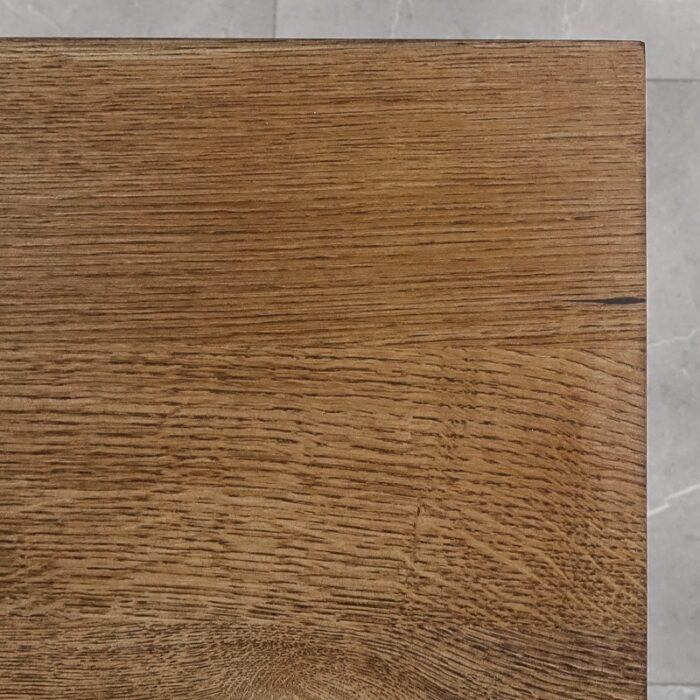 Bordsskiva-Strong-1-Grundoljad-Brun6.jpg Närbild av träbordsskiva