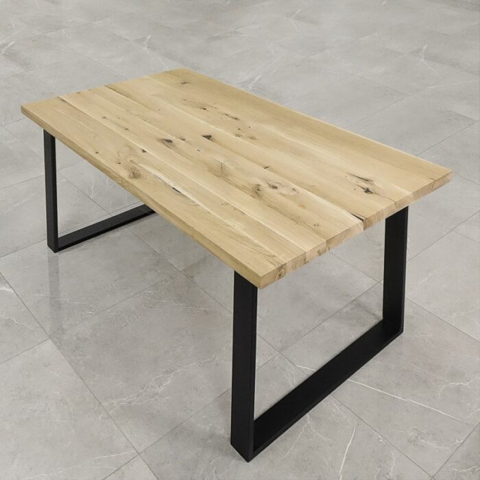 Bordsskiva-Strong-1-Obehandlad1.jpg Rektangulärt träbord med metallben.