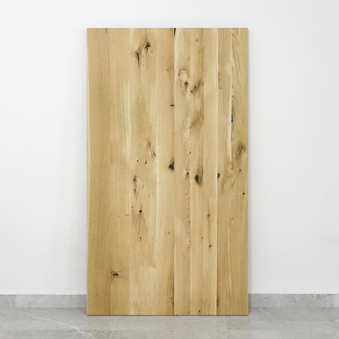 Bordsskiva-Strong-1-Obehandlad11.jpg Trädörr mot vit vägg