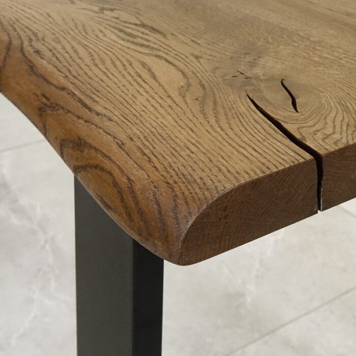 Bordsskiva-Wood-1-Grundoljad-Brun2.jpg Träbord med spricka på metallben