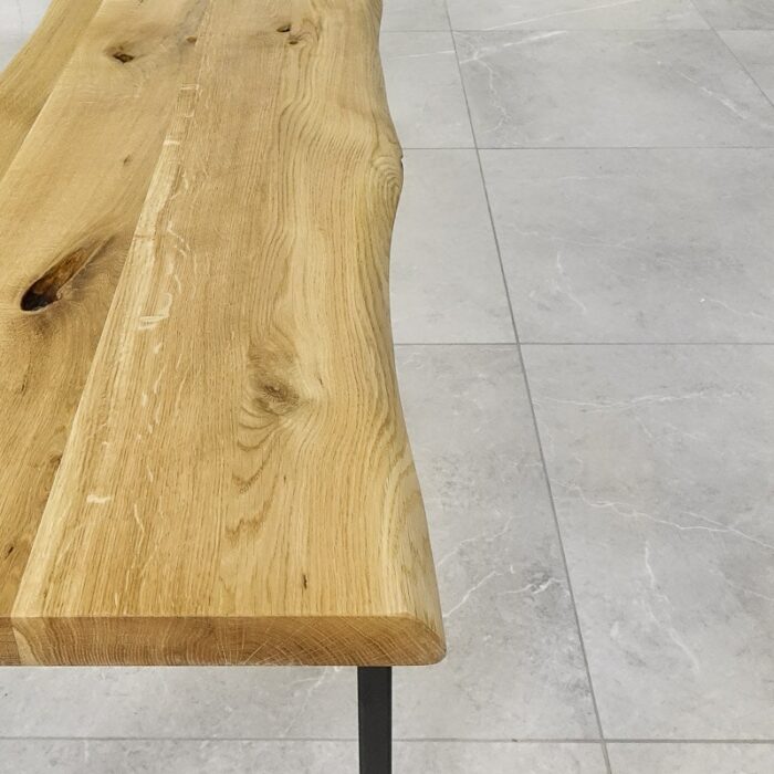 Bordsskiva-Wood-1-Grundoljad4.jpg Träbord på klinkergolv.