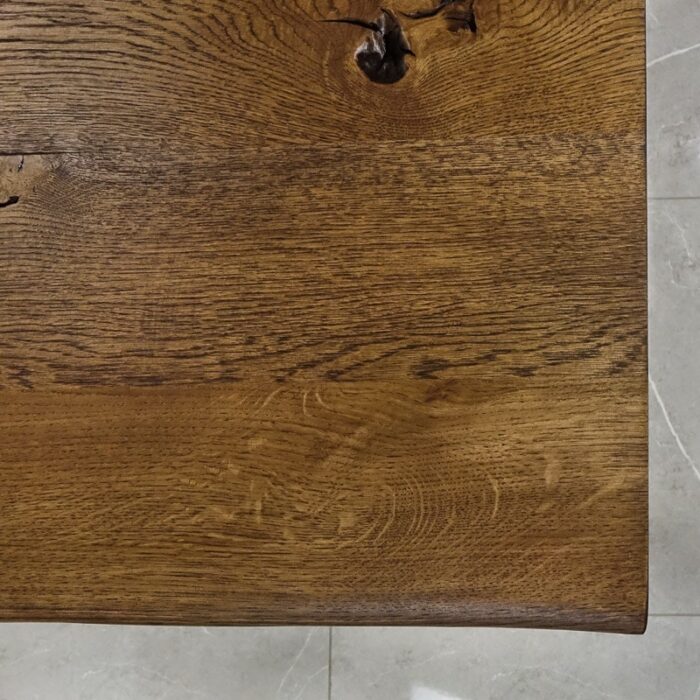 Bordsskiva-Wood-2-Grundoljad-Brun7.jpg Närbild av träbordsskiva