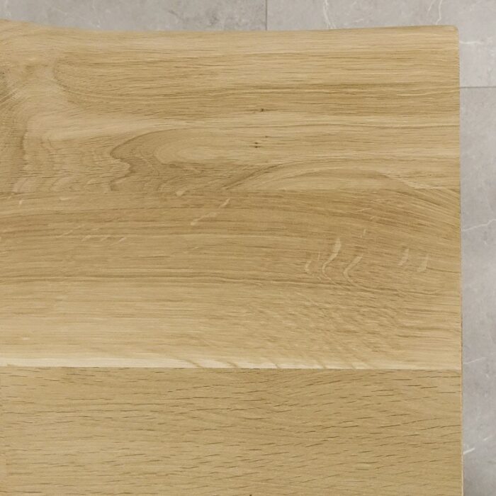 Bordsskiva-Wood-2-Obehandlad7.jpg Träyta med ådring och beige ton