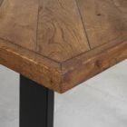 Träbord med metallben