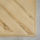 Träplanka och kaklad yta i hörnet