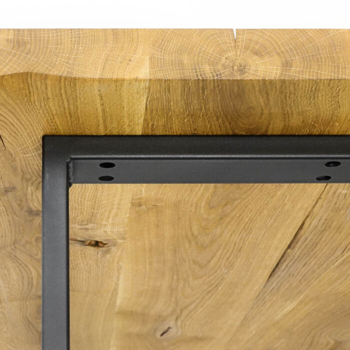 Kwadro-Basic-4.jpg Träbord med svart metallram under.