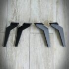 Fyra svarta metallben på träyta