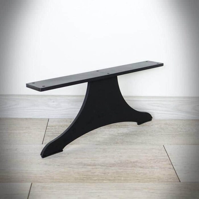 Mobelben-TYPE-S-3.jpg Svart bordsstativ mot väggen