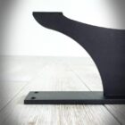 Metallkonsol på trägolv