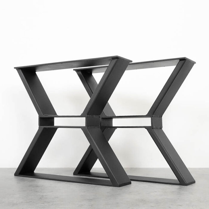 Prestige-45-8.jpg Svart metallbord med kryssformade ben